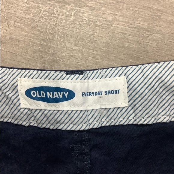 Women's Old Navy 2 XS 9” inseam Shorts Bermuda Chino Khakis Navy Blue Stretch - Picture 5 of 7